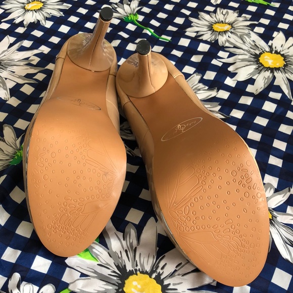 Very Elegant…dare to impress Baby Phat stilleto with front silver trims - Picture 6 of 8